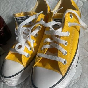 Women’s size 7 Converse